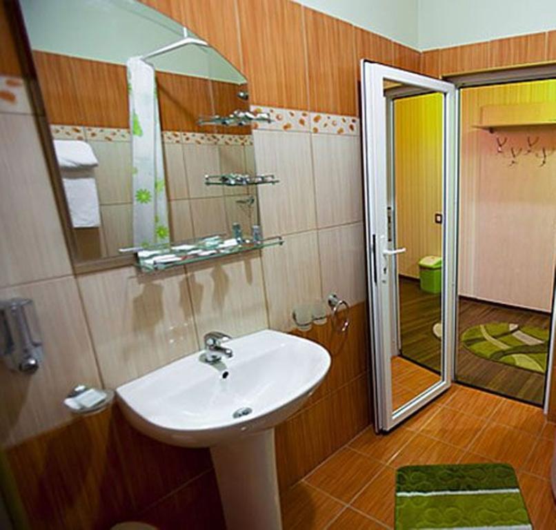 Hotel La Gil Bucureşti Ngoại thất bức ảnh