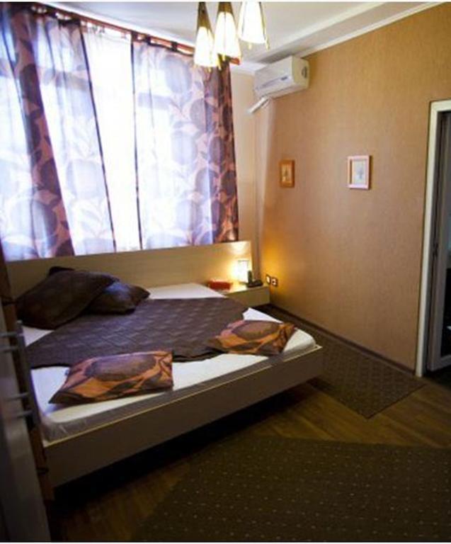 Hotel La Gil Bucureşti Ngoại thất bức ảnh