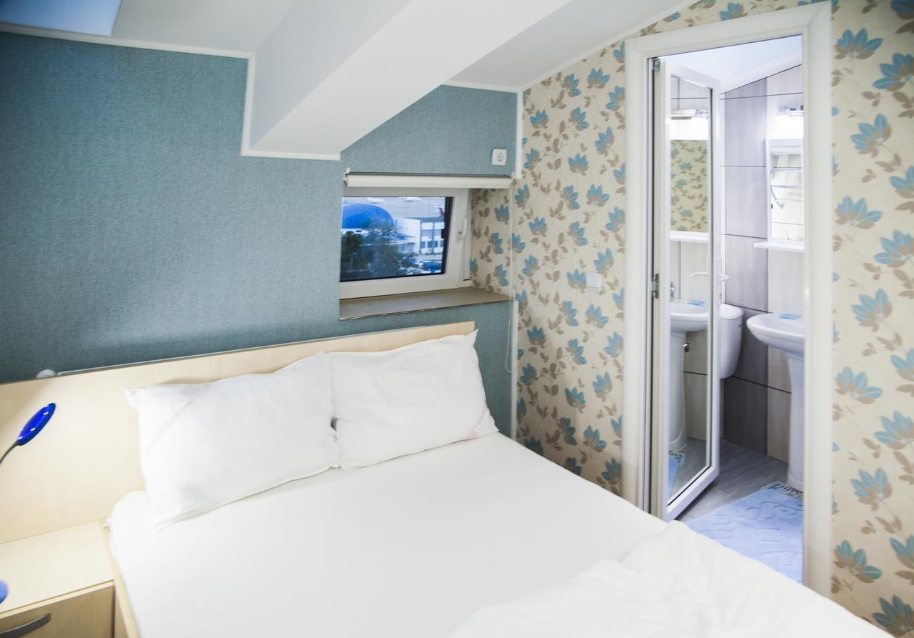 Hotel La Gil Bucureşti Ngoại thất bức ảnh